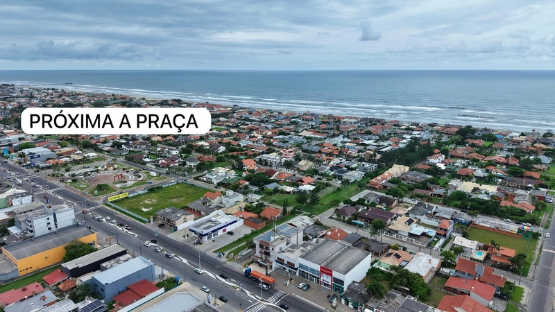 CASA DE ESQUINA COM ÁREA VERDE: 7ª foto da galeria de imagens do imóvel