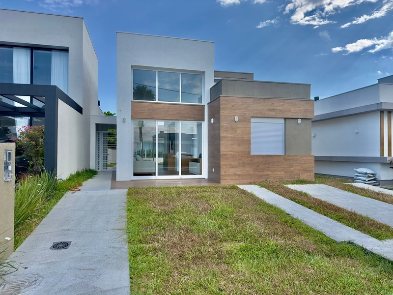 Excelente casa no condomínio Blue