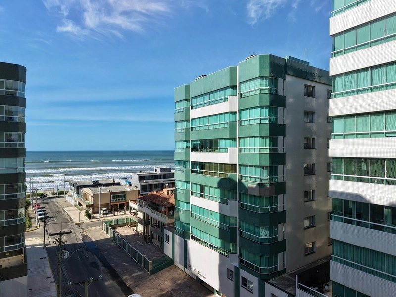 APARTAMENTO À VENDA COM VISTA PARA O MAR