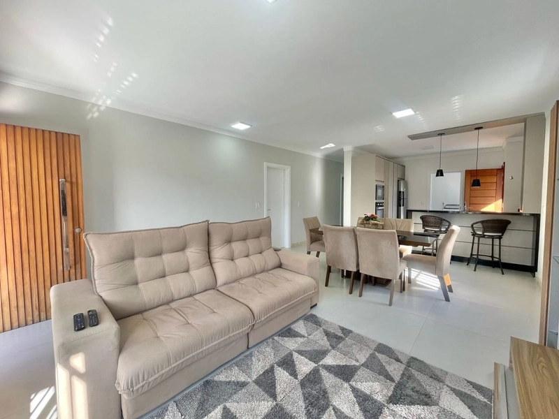 Casa a venda no centro de Capão da Canoa!