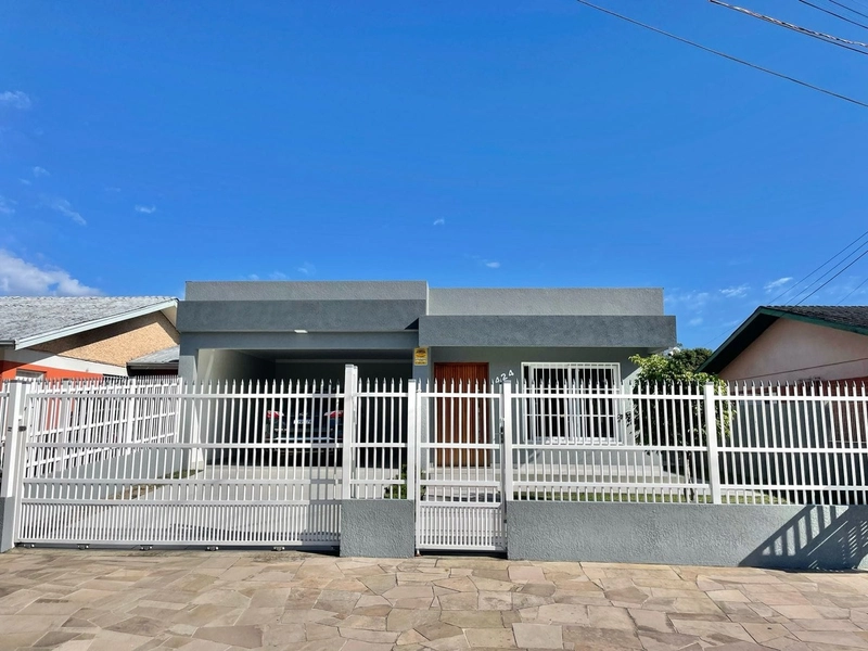 Casa a venda no centro de Capão da Canoa!: 2ª foto da galeria de imagens do imóvel