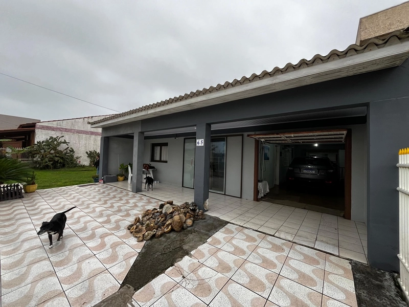 Casa com 04 dormitórios a 30 metros do mar: 2ª foto da galeria de imagens do imóvel