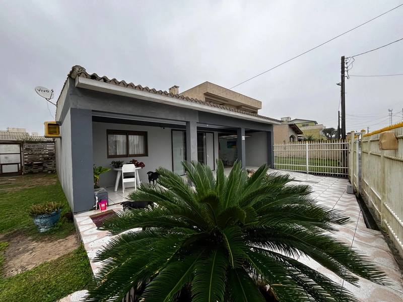 Casa com 04 dormitórios a 30 metros do mar: 1ª foto da galeria de imagens do imóvel