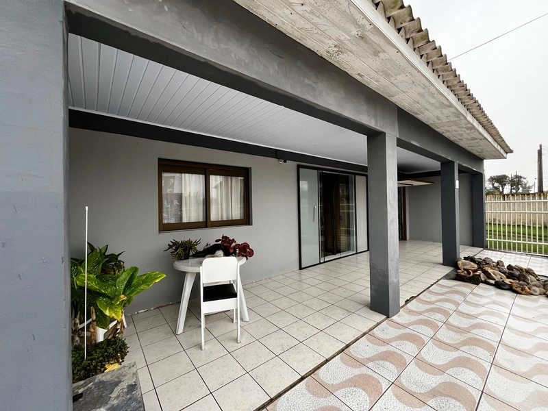 Casa com 04 dormitórios a 30 metros do mar: 3ª foto da galeria de imagens do imóvel