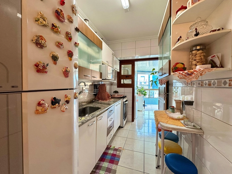 APARTAMENTO MOBILIADO - SACADA DE FRENTE - AMPLO: 8ª foto da galeria de imagens do imóvel