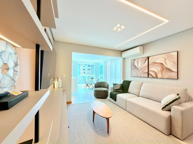 APARTAMENTO NO CENTRO DA CIDADE JUNTO A 2 PRAÇAS E BEM PRÓXIMO AO MAR