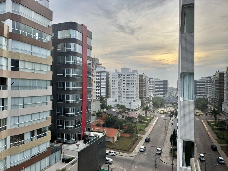 SACADA DE FRENTE PARA BEIRA MAR E CALÇADÃO: 25ª foto da galeria de imagens do imóvel