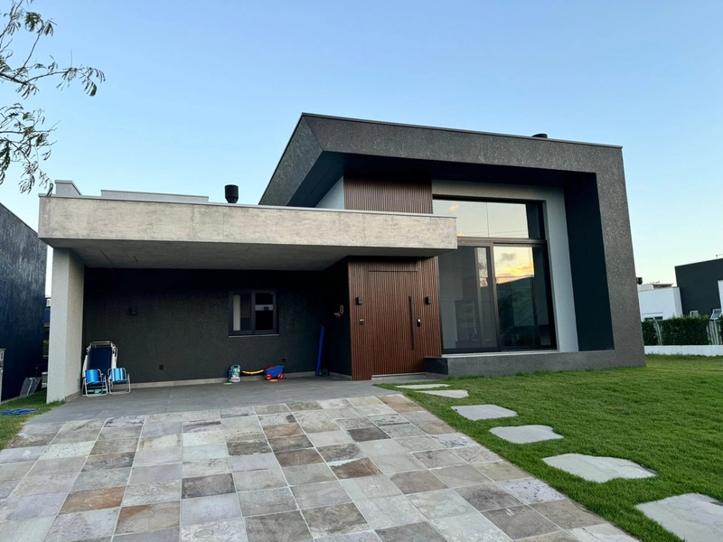 Residencial Unifamiliar com 184,28 m2 situado no Condomínio Dubai