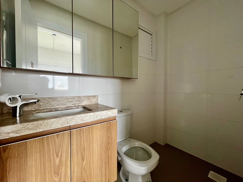 Apartamento liberado junto a Praça e Avenida: 8ª foto da galeria de imagens do imóvel