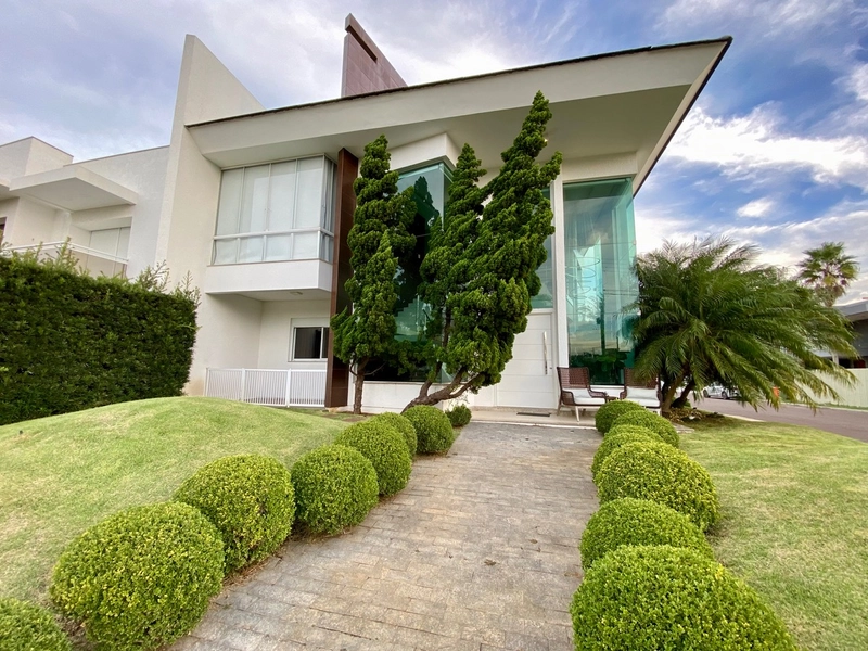 Sobrado Alto Padrão Mobiliado e Decorado no Condomínio Condado