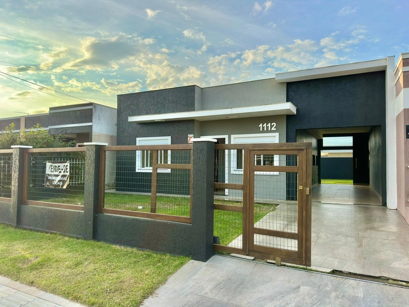 OPORTUNIDADE À VENDA CASA COM TERRENO INTEIRO