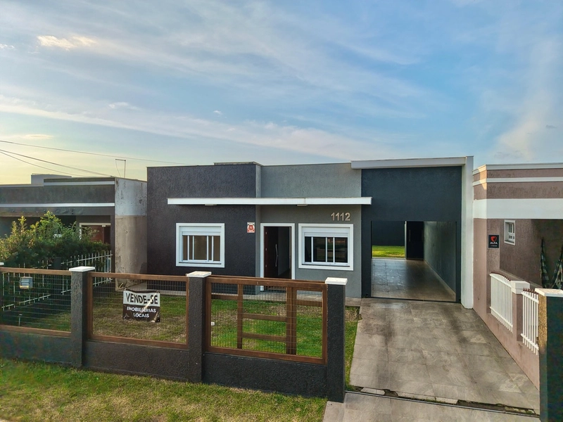 OPORTUNIDADE À VENDA CASA COM TERRENO INTEIRO