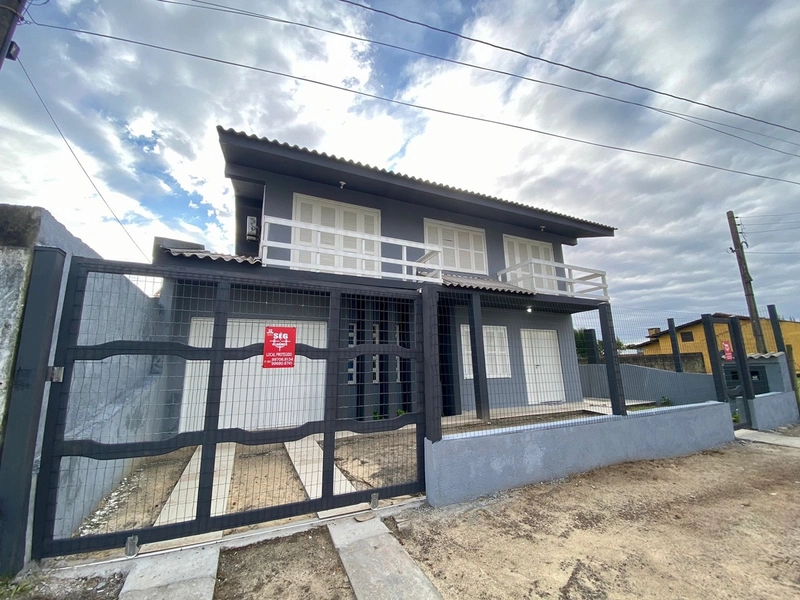 Casa em bairro bem localizado na cidade de capão da canoa: 1ª foto da galeria de imagens do imóvel