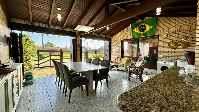 Casa de esquina com 04 dormitórios, pátio amplo e piscina: 23ª foto da galeria de imagens do imóvel