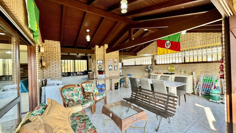 Casa de esquina com 04 dormitórios, pátio amplo e piscina: 24ª foto da galeria de imagens do imóvel