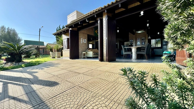 Casa de esquina com 04 dormitórios, pátio amplo e piscina: 18ª foto da galeria de imagens do imóvel