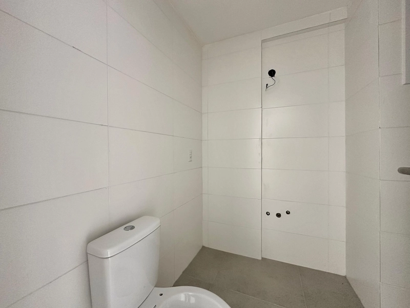 APARTAMENTO AMPLO COM SACADA DE FRENTE, JUNTO AO MAR: 10ª foto da galeria de imagens do imóvel