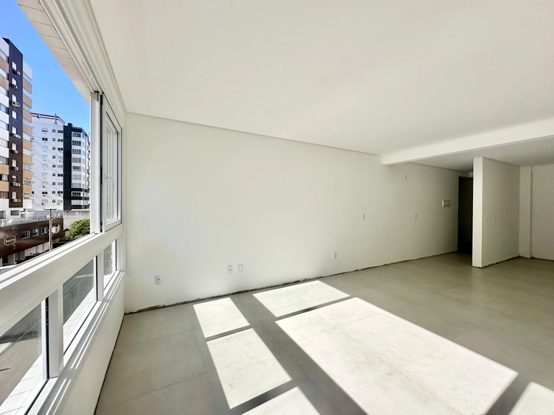 APARTAMENTO AMPLO COM SACADA DE FRENTE, JUNTO AO MAR: 6ª foto da galeria de imagens do imóvel