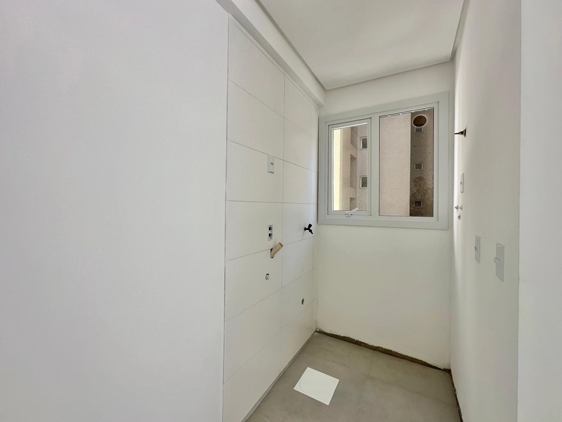 APARTAMENTO AMPLO COM SACADA DE FRENTE, JUNTO AO MAR: 8ª foto da galeria de imagens do imóvel