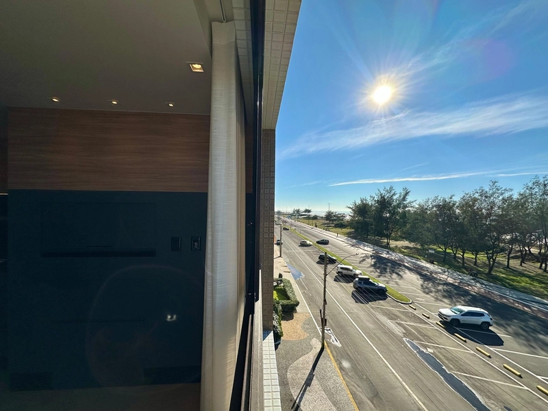 AMPLO APARTAMENTO DE FRENTE PARA O MAR E COM VISTA LIBERADA TANTO PARA: 11ª foto da galeria de imagens do imóvel