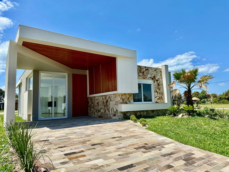 MARAVILHOSA CASA JTO. A INFRA E PRAÇA!!!!!