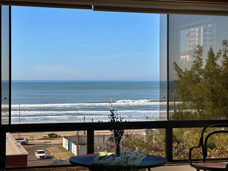 COBERTURA DUPLEX COM TERRAÇO VISTA LIBERADA PARA O MAR E PRAÇA FLÁVIO