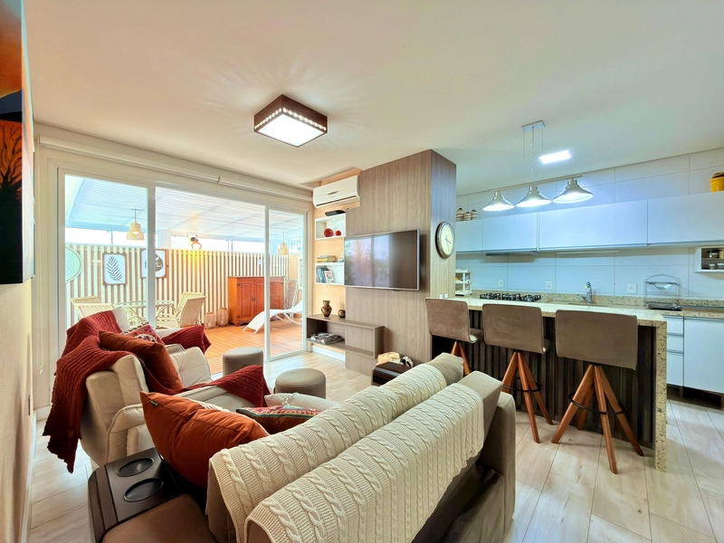 APARTAMENTO COM TERRAÇO EM “L” EM CAPÃO DA CANOA À VENDA