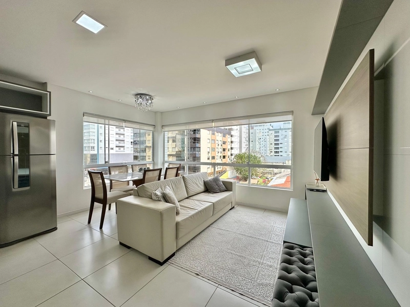 APARTAMENTO FRENTE AVENIDA E VISTA MAR: 1ª foto da galeria de imagens do imóvel