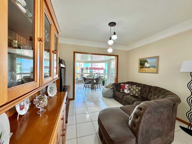 APARTAMENTO NO CORAÇÃO DA CIDADE, JUNTO AO MAR E COM SACADA AMPLA: 4ª foto da galeria de imagens do imóvel