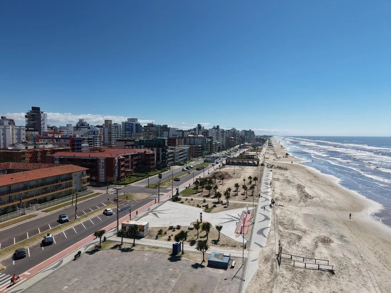 APARTAMENTO COM SACADA DE FRENTE MAR: 23ª foto da galeria de imagens do imóvel