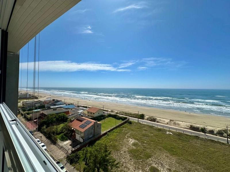 APARTAMENTO À VENDA EM CAPÃO DA CANOA!⁣ DE FRENTE PARA O MAR: 4ª foto da galeria de imagens do imóvel