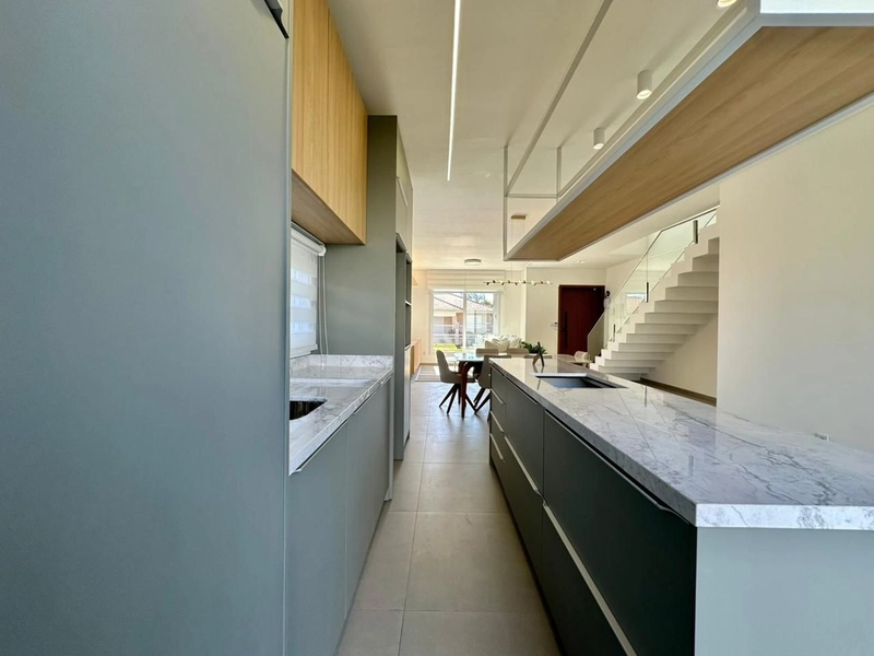 SOBRADO À VENDA EM CAPÃO DA CANOA PRONTO PARA USO JUNTO AO MAR: 8ª foto da galeria de imagens do imóvel