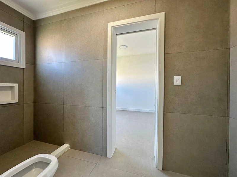 SOBRADO À VENDA EM CAPÃO DA CANOA PRONTO PARA USO JUNTO AO MAR: 19ª foto da galeria de imagens do imóvel