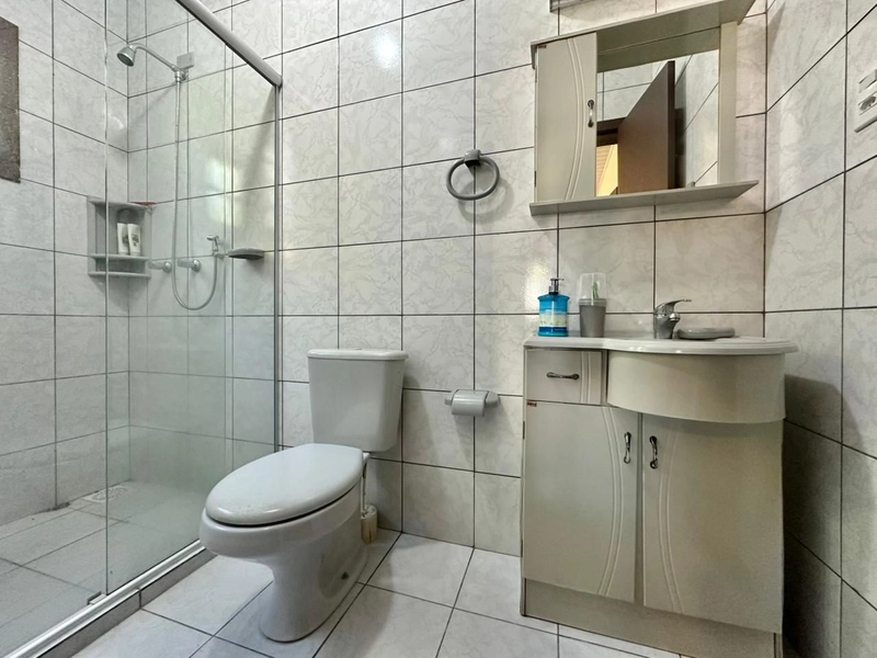 CASA COM 3 TERRENOS APENAS 2 QUADRAS DO MAR: 13ª foto da galeria de imagens do imóvel