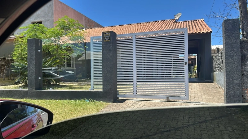 CASA À VENDA COM PISCINA AQUECIDA