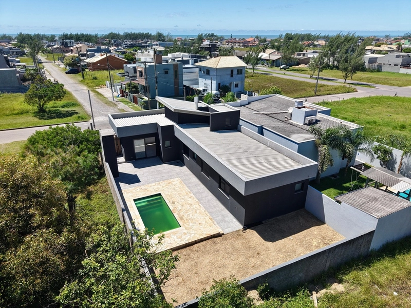 CASA AMPLA COM PISCINA - 2 QUADRAS DO MAR!!: 20ª foto da galeria de imagens do imóvel