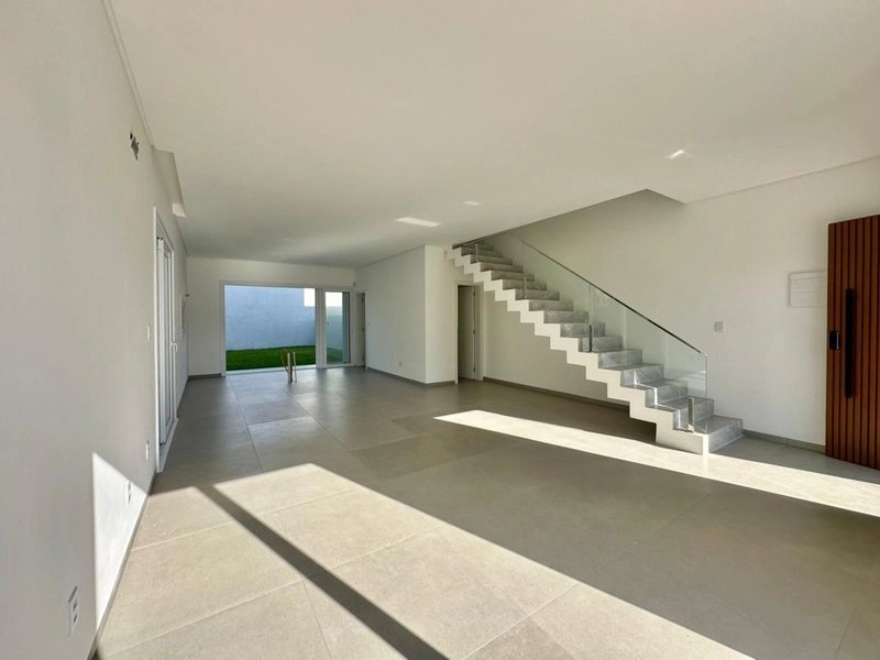 SOBRADO À VENDA EM CAPÃO DA CANOA, JUNTO AO MAR: 3ª foto da galeria de imagens do imóvel