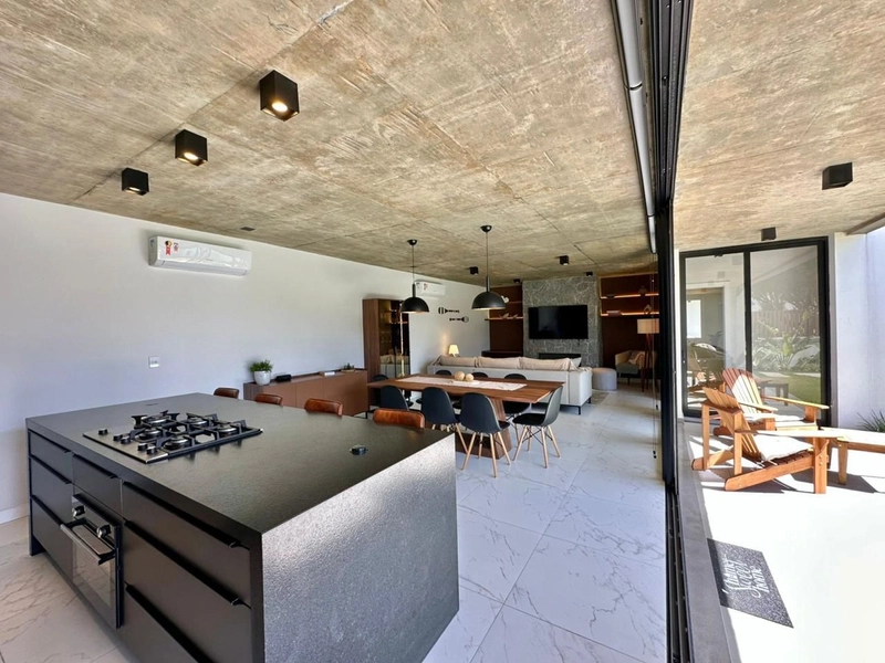 Casa retrofit mobiliada e decorada a poucos metros do mar no Centro de: 8ª foto da galeria de imagens do imóvel