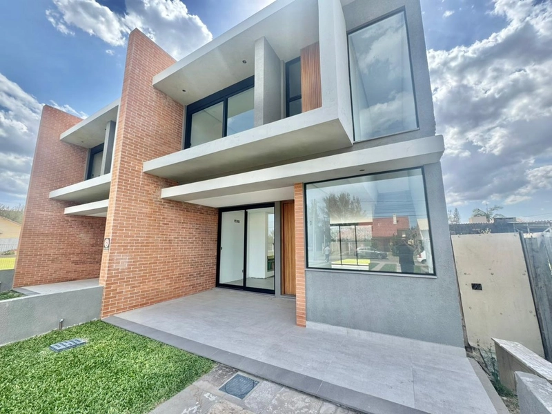 Casa à Venda – 3 Suítes | Rua Encantado – Bairro Zona Nova