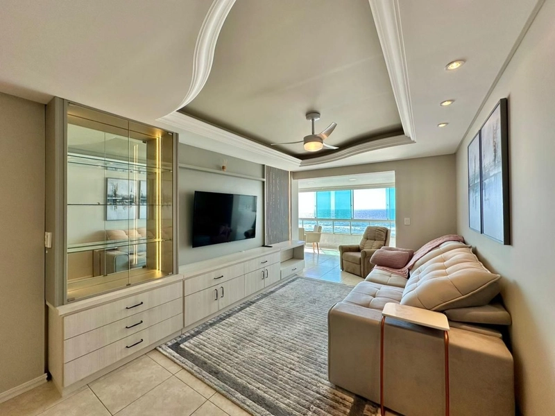 APARTAMENTO À VENDA  BEIRA MAR