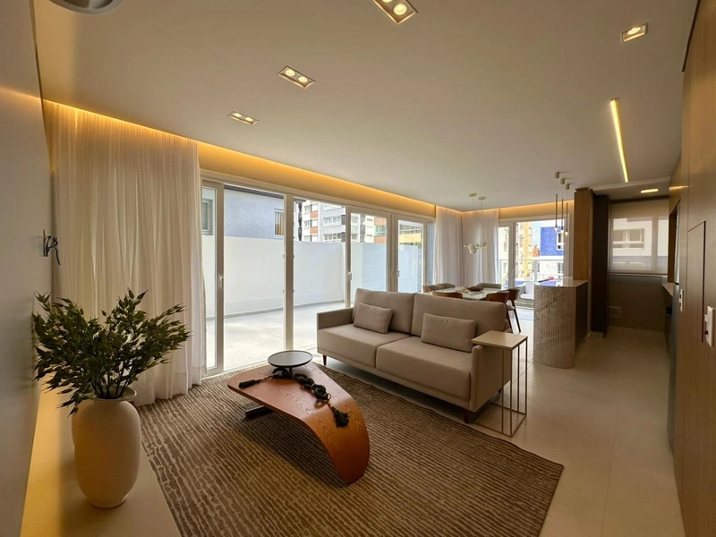 APARTAMENTO À VENDA NO NAVEGANTES SACADA DE FRENTE E TERRAÇO EM L