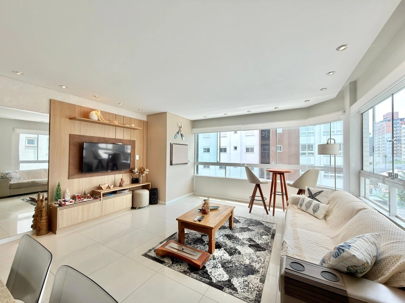 APARTAMENTO À VENDA FRENTE PRAÇA TIARAJÚ