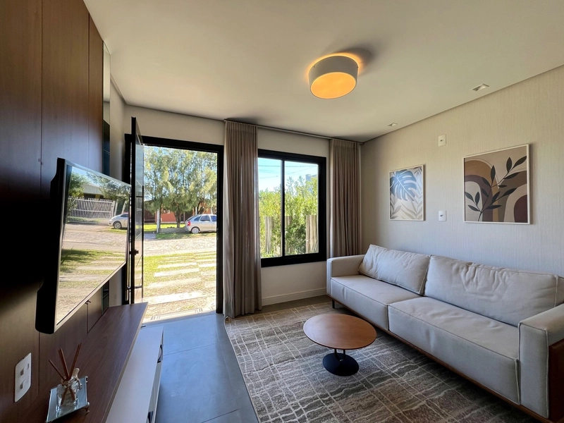 SOBRADO MOBILIADO E DECORADO A POUCOS METROS DO MAR: 3ª foto da galeria de imagens do imóvel