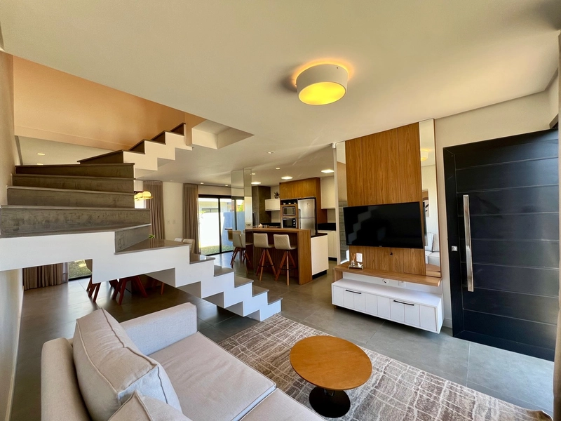 SOBRADO MOBILIADO E DECORADO A POUCOS METROS DO MAR: 5ª foto da galeria de imagens do imóvel