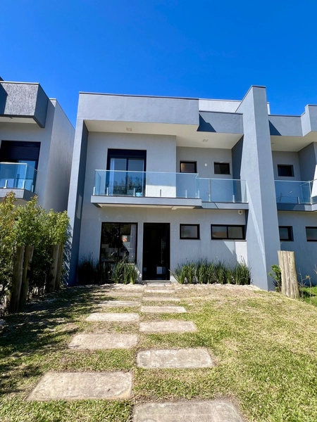 SOBRADO MOBILIADO E DECORADO A POUCOS METROS DO MAR: 2ª foto da galeria de imagens do imóvel