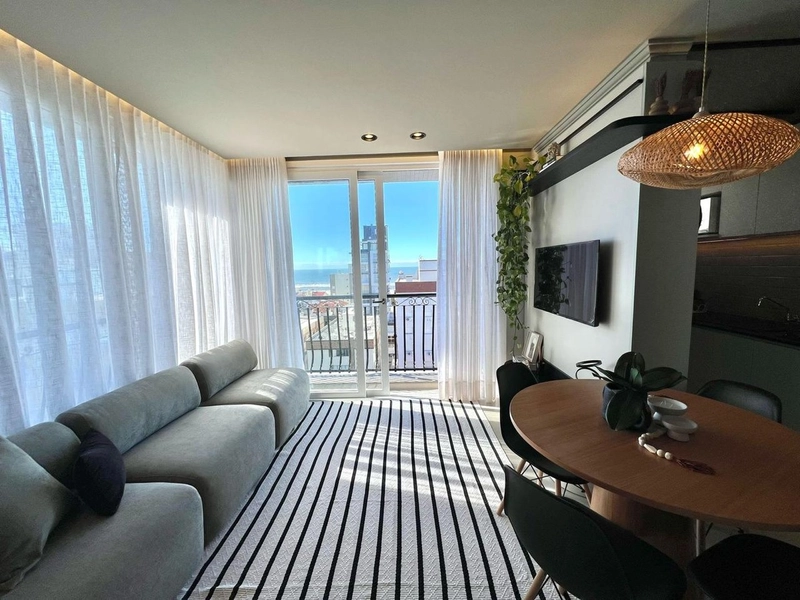 Apartamento moderno com vista para o mar : 2ª foto da galeria de imagens do imóvel