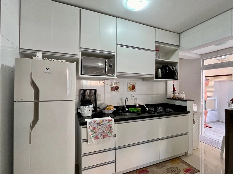 APENAS UMA QUADRA DO MAR,  AO LADO DA PRAÇA FLAVIO BOIANOVSKI: 6ª foto da galeria de imagens do imóvel