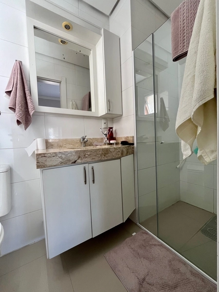 APENAS UMA QUADRA DO MAR,  AO LADO DA PRAÇA FLAVIO BOIANOVSKI: 14ª foto da galeria de imagens do imóvel