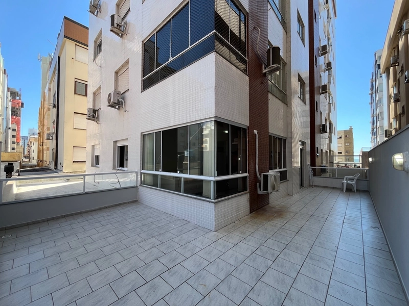 APENAS UMA QUADRA DO MAR,  AO LADO DA PRAÇA FLAVIO BOIANOVSKI: 9ª foto da galeria de imagens do imóvel