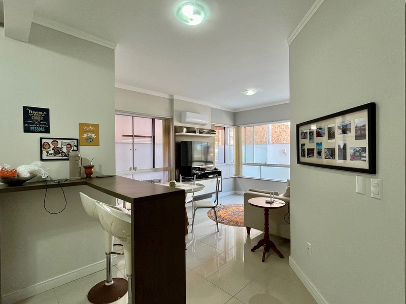 APENAS UMA QUADRA DO MAR,  AO LADO DA PRAÇA FLAVIO BOIANOVSKI: 1ª foto da galeria de imagens do imóvel